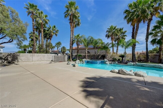 Building Photo - 3800 Beacon Point St