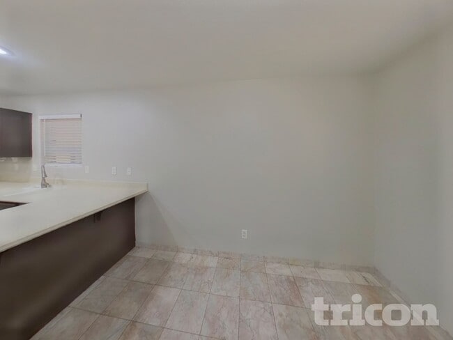 Foto del edificio - 42028 W Sunland Dr