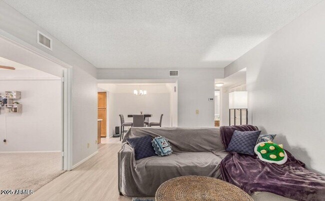 Foto del edificio - 700 E Mesquite Cir
