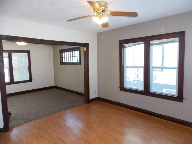 Building Photo - 525 8th Ave N