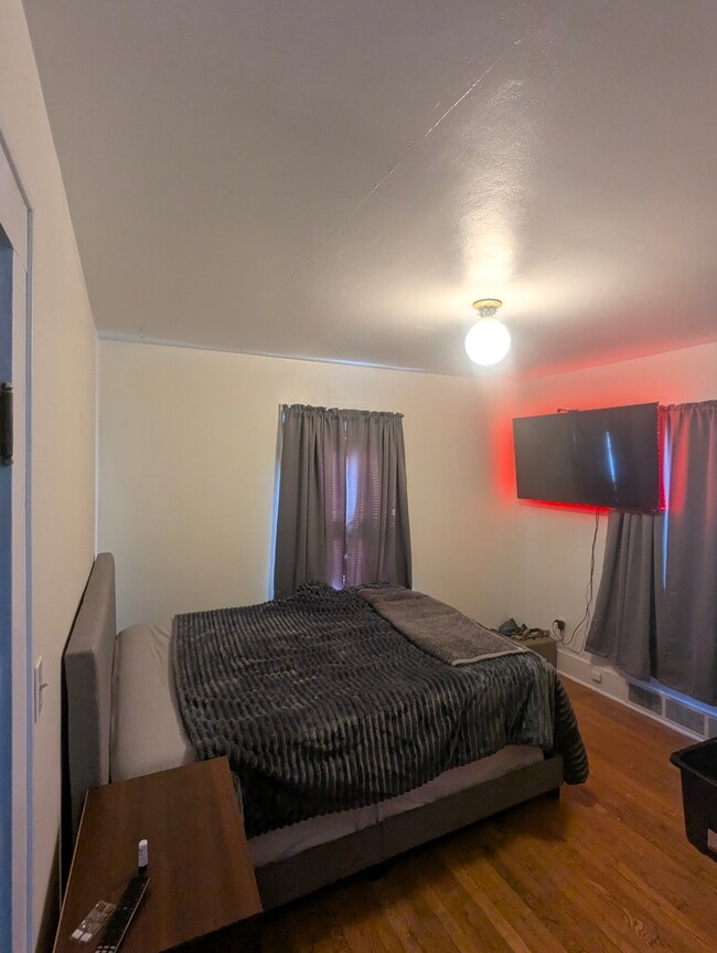 Bedroom 1 - 534 Kenwick Dr