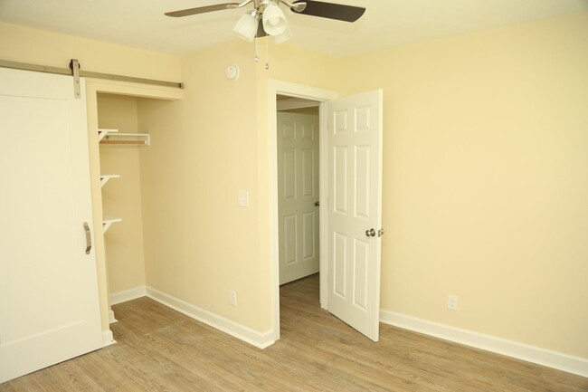 Foto del edificio - 324 Caroline Ave