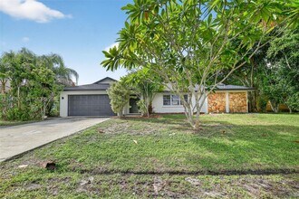 Building Photo - 770 SE Hollahan Ave