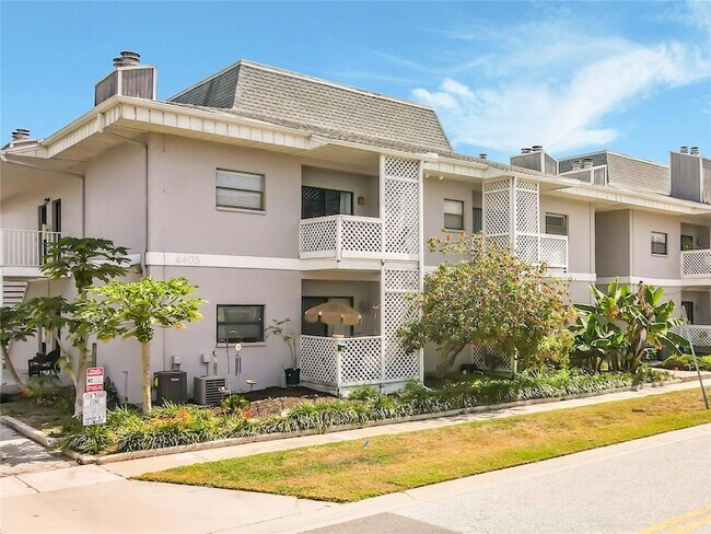Building Photo - 4405 W Fair Oaks Ave