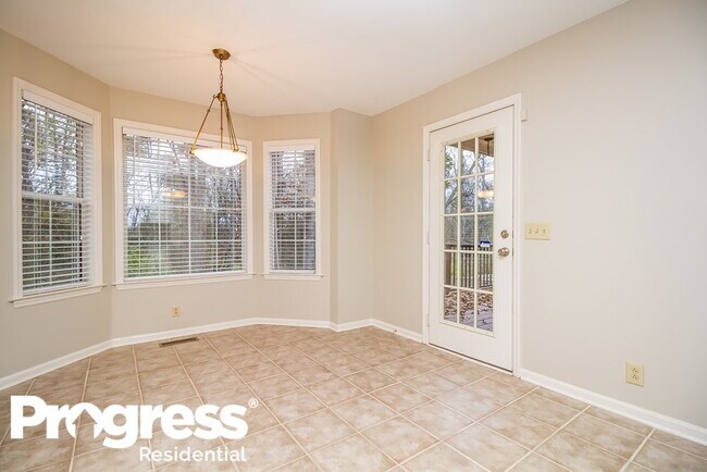 Building Photo - 6333 Paddington Way