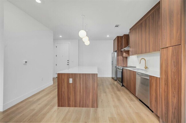 Foto del edificio - 1701 Simond Ave