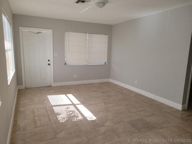 Foto del edificio - 651 NE 46th Ct