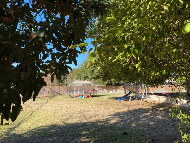Building Photo - 10342 Penrose St
