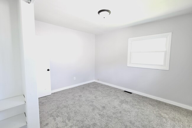 Foto del edificio - 2851 Fillmore Ln