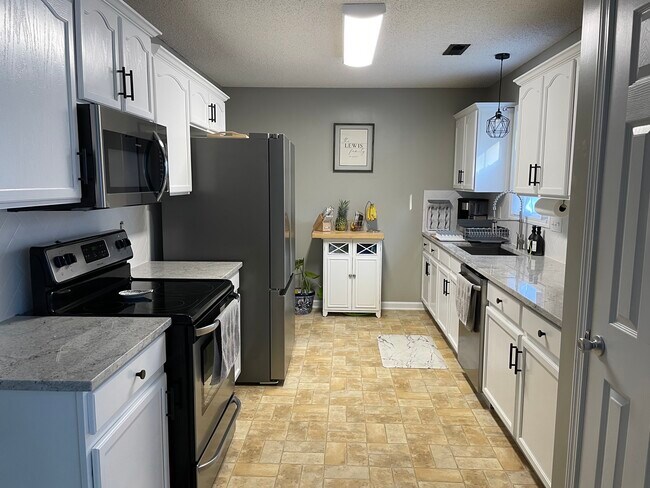 Building Photo - 446 Eden Oaks Dr