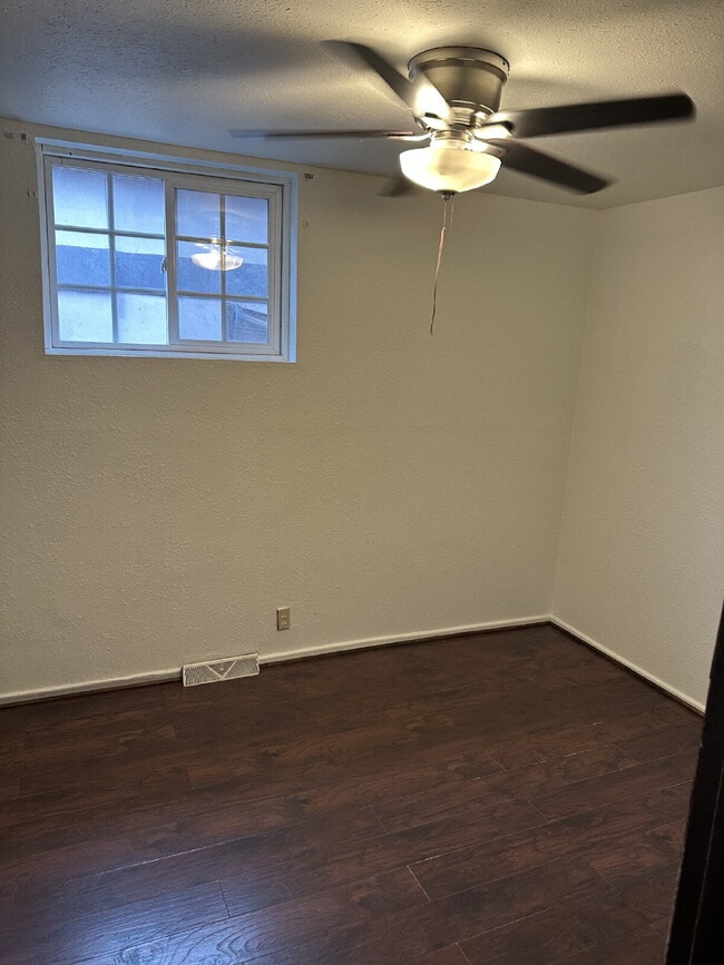 Foto del edificio - Classic Denver Home: 3 Beds, Updated Kitchen, Private Yard, Parking