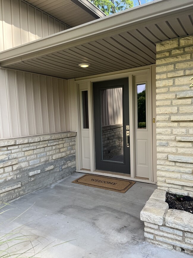 Building Photo - 2740 Sonata Dr