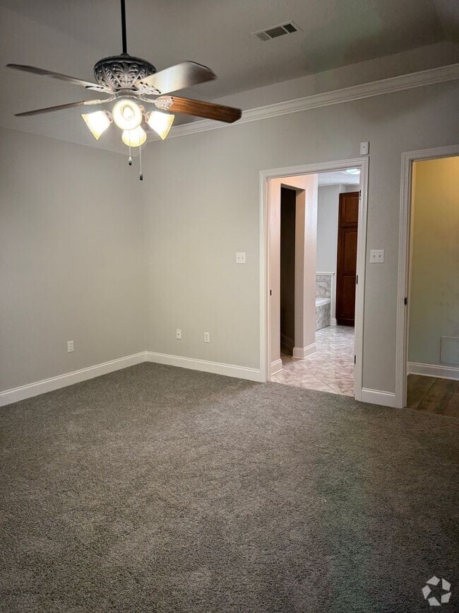 Building Photo - 212 Spartan Loop