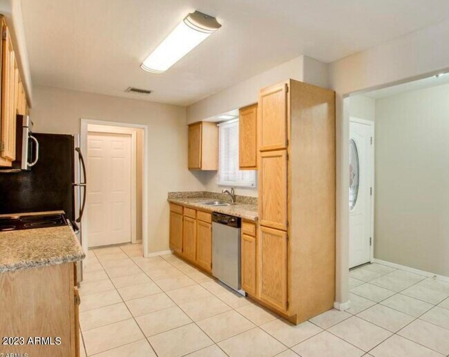 Foto del edificio - 3613 S Kenneth Pl