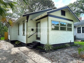 Building Photo - 2030 Redwing St