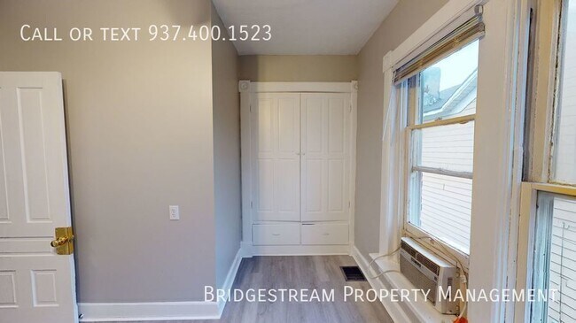 Foto del edificio - ALL UTILITIES INCLUDED! - Updated upstairs...