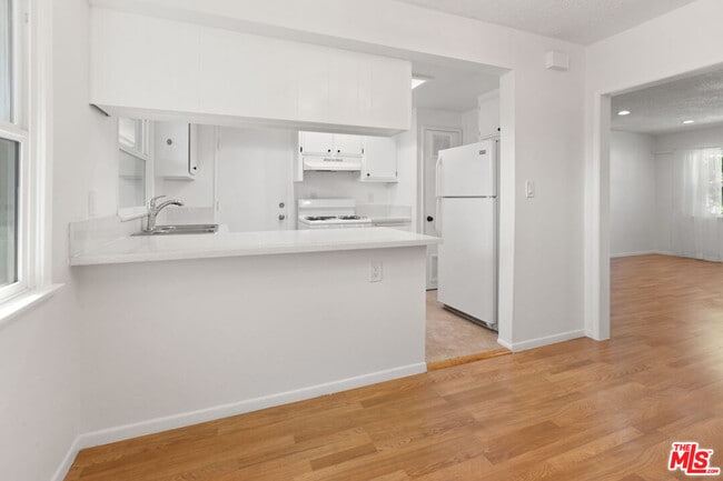 Foto del edificio - 5830 Bowcroft St