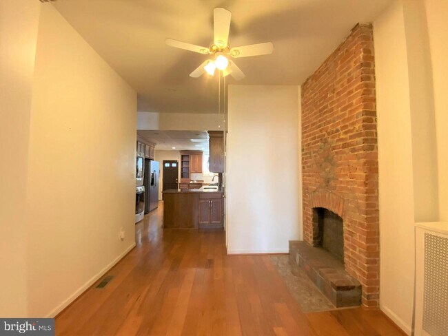 Foto del edificio - 833 11th St NE