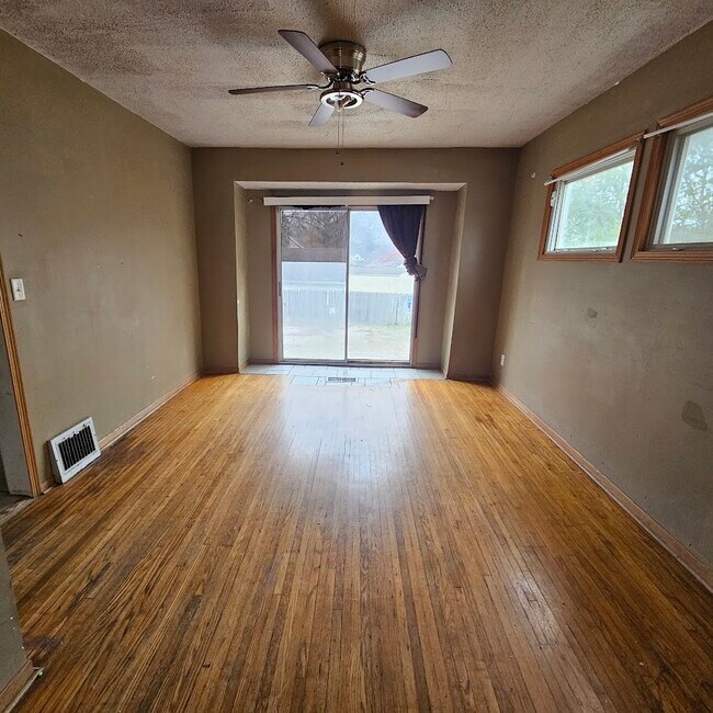 Building Photo - 237 Wood St