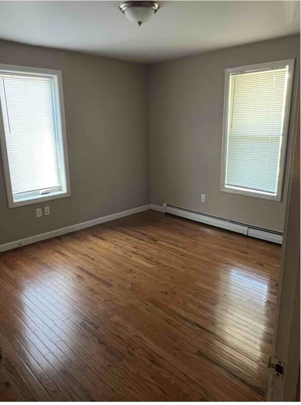 Building Photo - 606 Champlain St