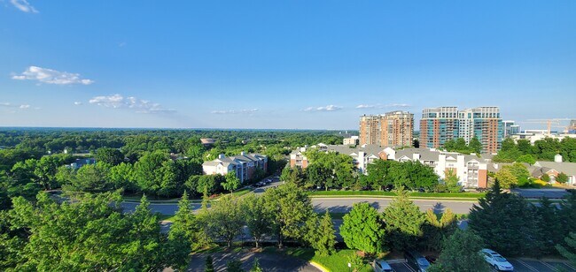 Foto del edificio - 8380 Greensboro Dr