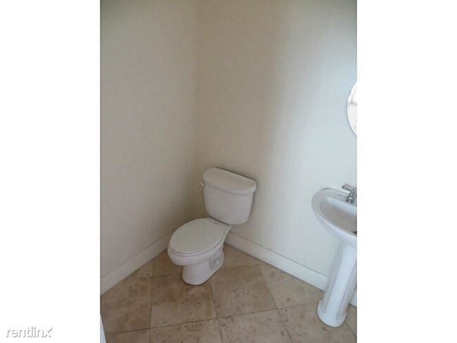 Building Photo - 930 SW 10th St