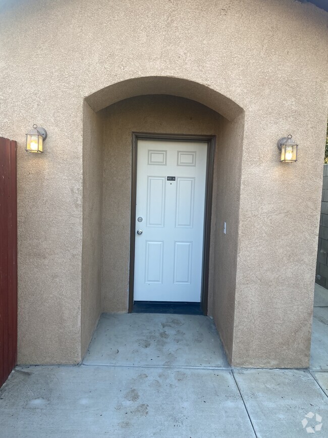 front door entry area - 602 Yellow Meadow Ct