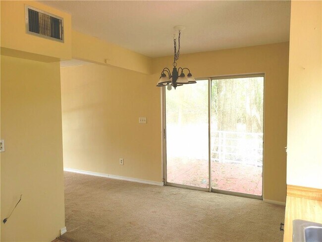 Building Photo - 7880 Sharon Dr