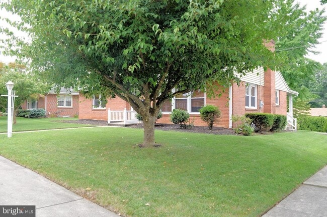 Building Photo - Beautiful 2 bed Rancher for Rent. Palmyra