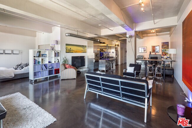 Foto del edificio - 849 S Broadway