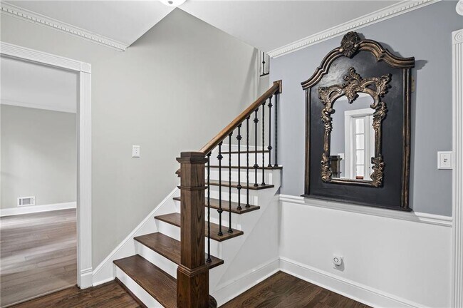 Foto del edificio - 815 Sudbury Rd NE