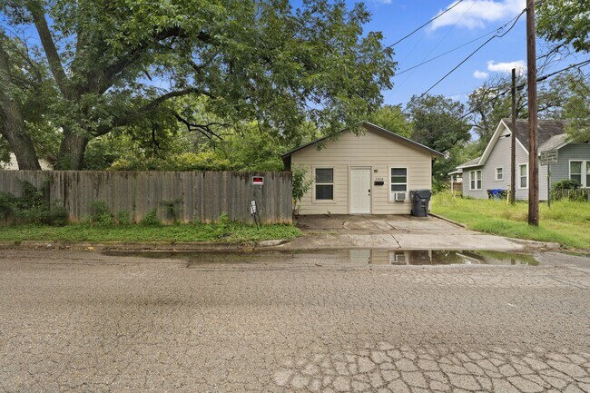 Building Photo - 3301 Morrow Ave