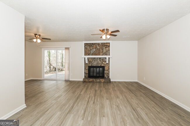 Building Photo - 9319 Forest Knoll Dr