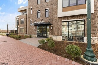 Building Photo - 450 Springfield Ave