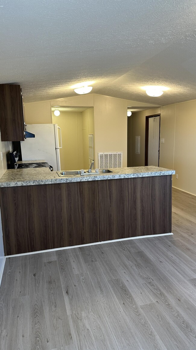 Foto del edificio - 1325 Harris Hill Rd