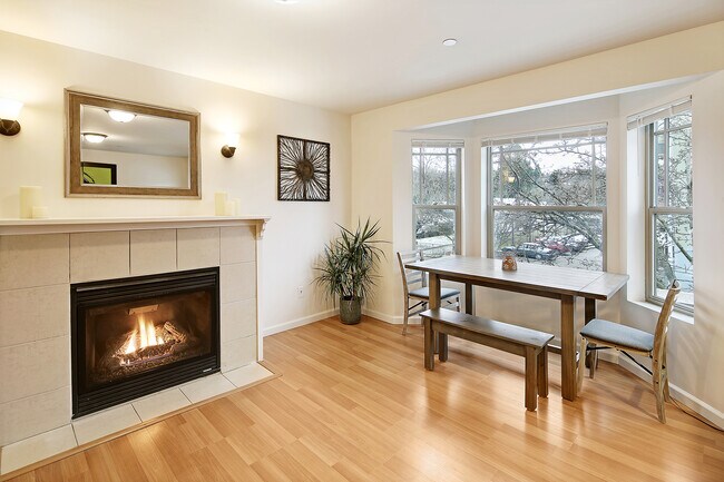 Building Photo - 5422 Delridge Way SW