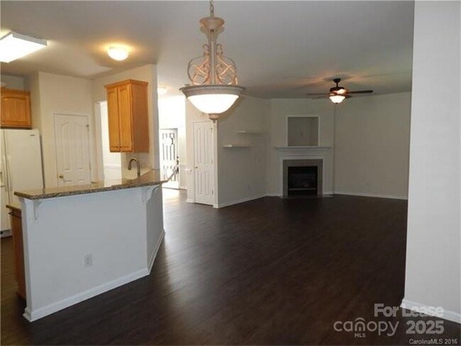 Foto del edificio - 17130 Cambridge Woods Ct