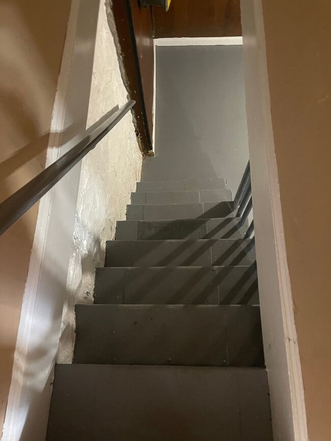 Building Photo - End Unit - Baltimore