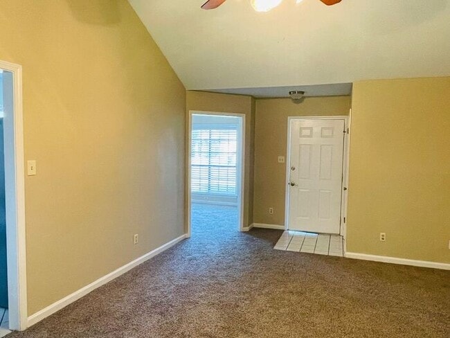 Building Photo - 3 Bed/2 Bath-Close to Northern Blvd