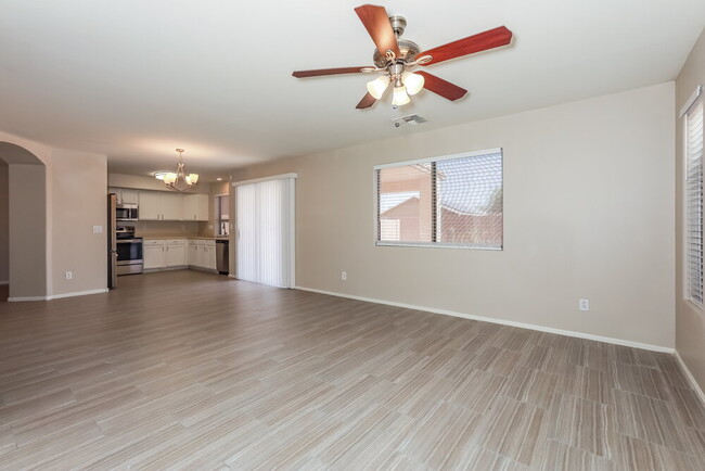 Building Photo - 29821 N Blackfoot Daisy Dr