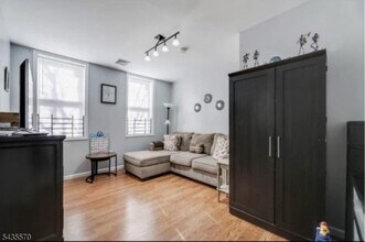 Building Photo - 578 N 9th St