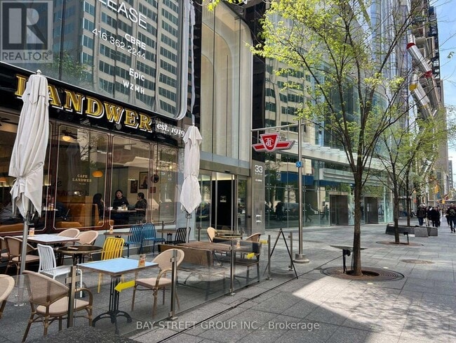 Photo du bâtiment - 55 Bloor St E