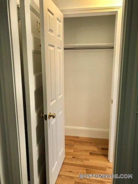Foto del edificio - 1077 Beacon St