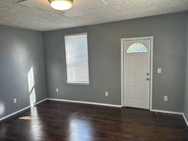 Building Photo - 7122 Drury Ln