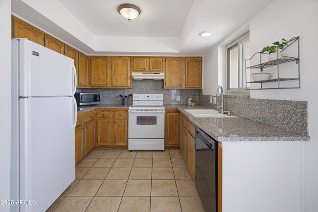 Foto del edificio - 16624 E Palisades Blvd