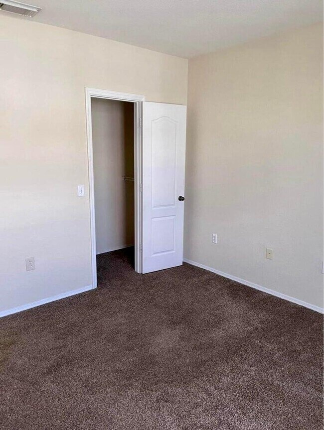 Building Photo - 1202 Belmont Pl