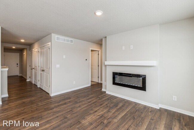 Building Photo - 4 br, 3 bath House - 909 Cove Street SE