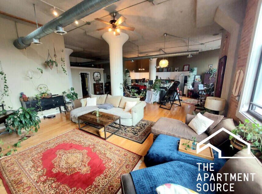 Primary Photo - 2675 W Grand Ave