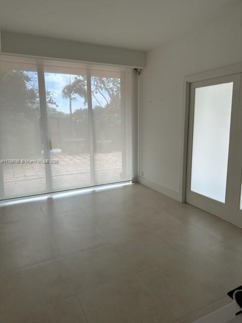 Foto del edificio - 151 Crandon Blvd