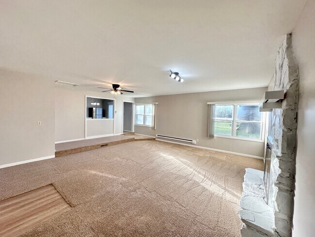 Building Photo - 3003 Killarney Dr